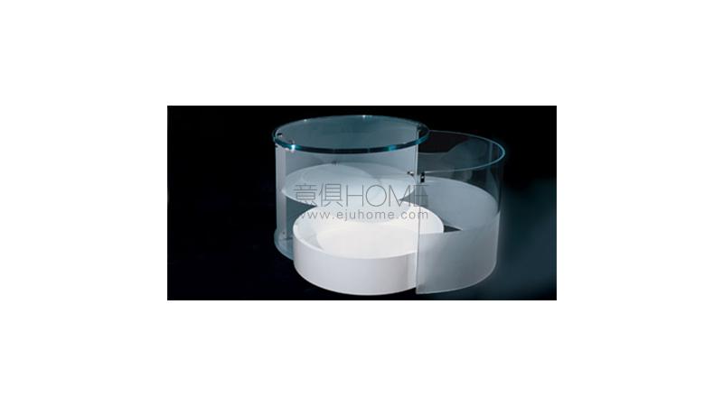 Onis comodino 1 角幾