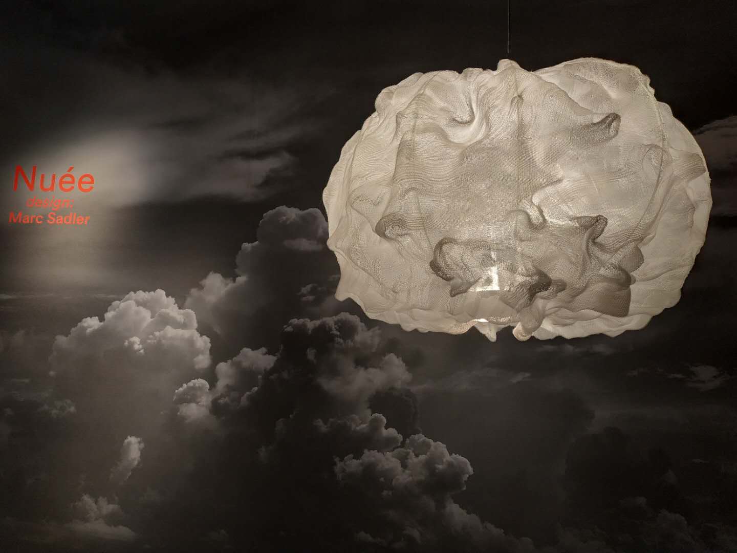 快接近尾聲的米蘭展，燈光照亮了我的視線