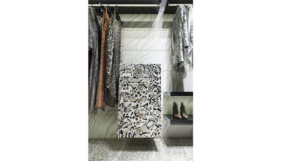 ROBERTO CAVALLINakuru邊柜