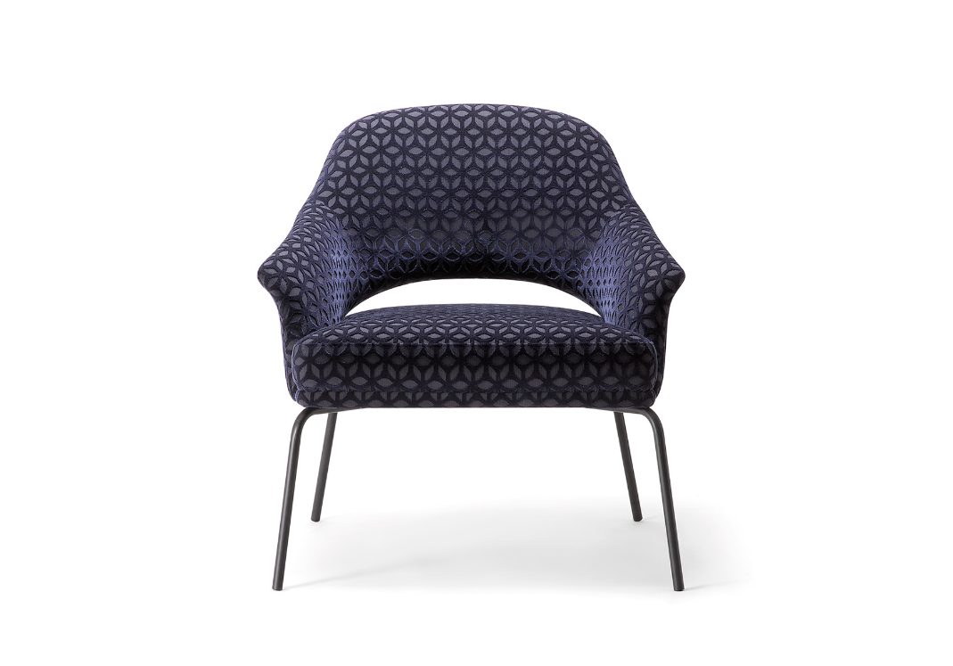 TIROLOWINGS LOUNGE CHAIR WITH METAL BASE O76 PL休閑椅