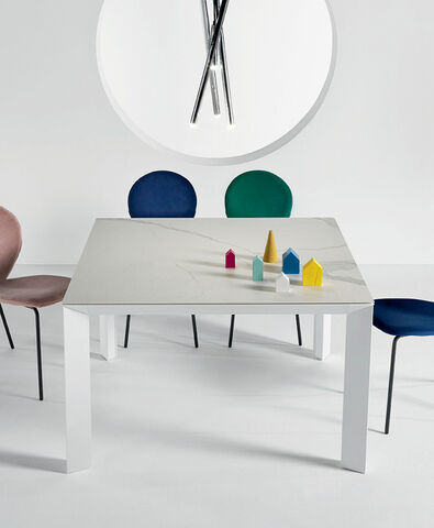 RIFLESSIMANHATTAN CERAMICA餐桌